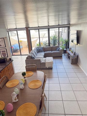 1461 NW 113th Ave, Pembroke Pines, FL 33026