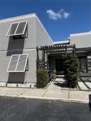 1461 NW 113th Ave, Pembroke Pines, FL 33026