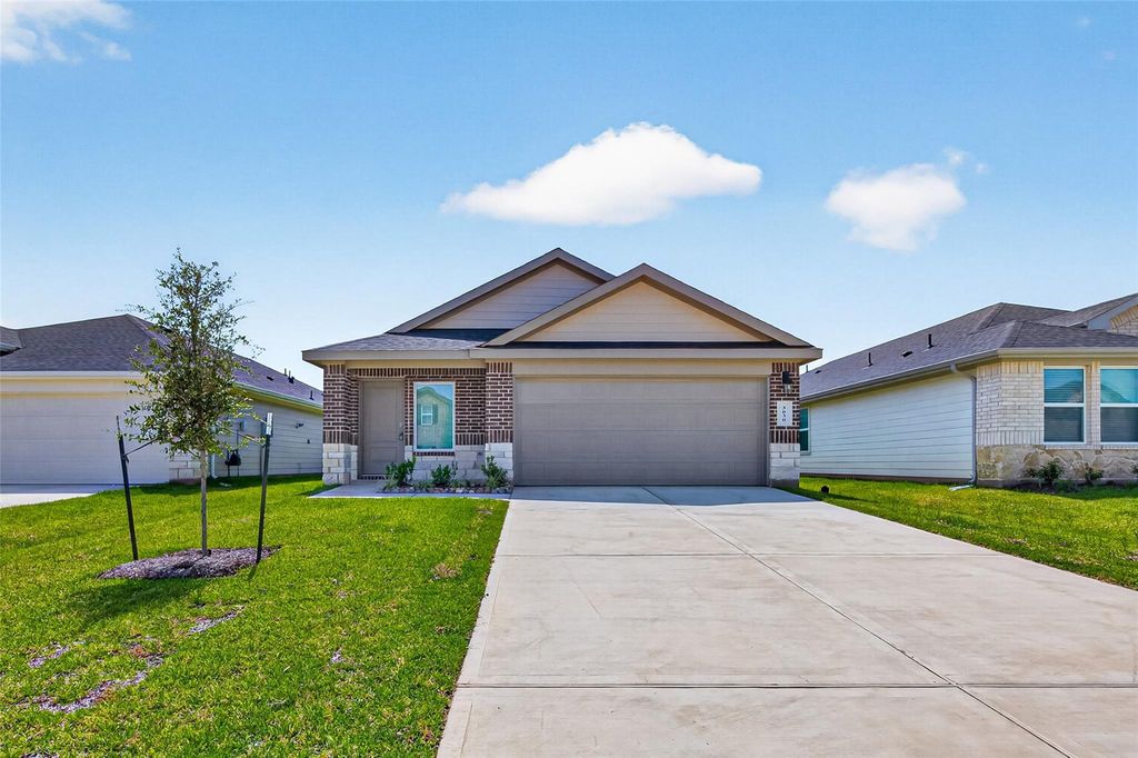 3030 Holland Lakes Drive, Fulshear, TX 77441