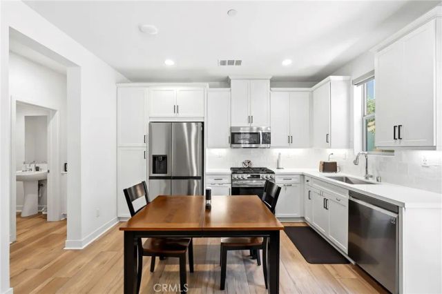 1752 Heywood A, Simi Valley, CA 93065