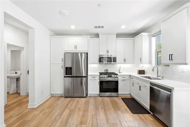 1752 Heywood A, Simi Valley, CA 93065