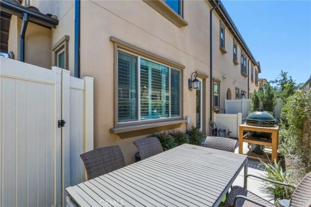 1752 Heywood A, Simi Valley, CA 93065