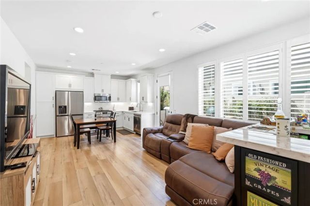 1752 Heywood A, Simi Valley, CA 93065