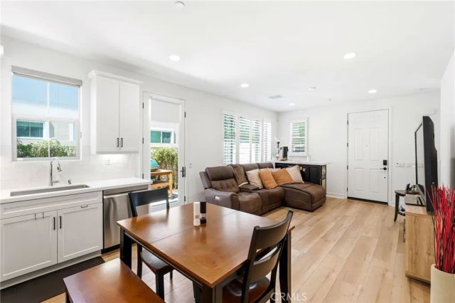 1752 Heywood A, Simi Valley, CA 93065