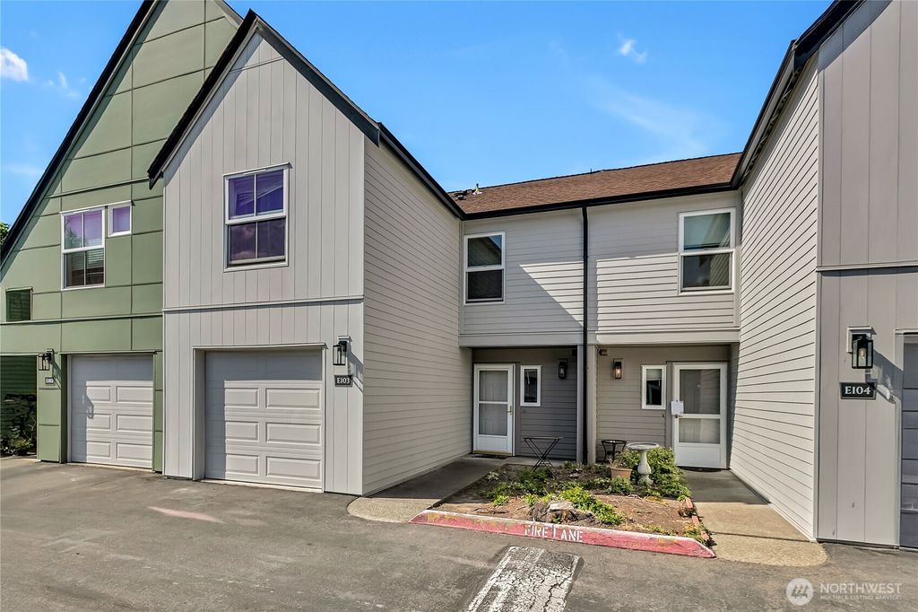 6706 S 239th Place #E103, Kent, WA 98032