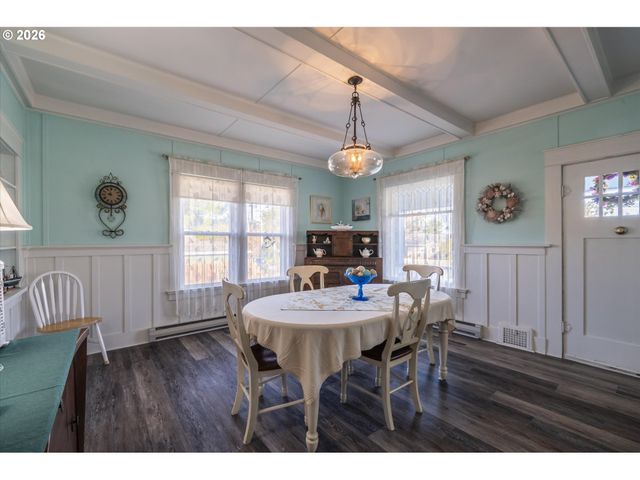 830 DIVISION St Se, Bandon, OR 97411