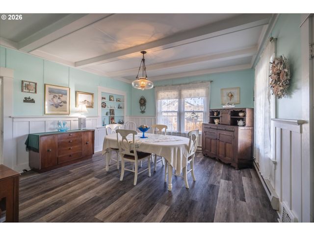 830 DIVISION St Se, Bandon, OR 97411