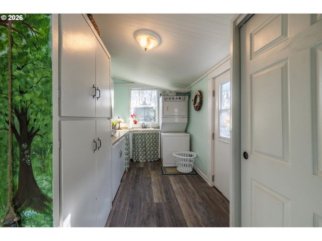 830 DIVISION St Se, Bandon, OR 97411