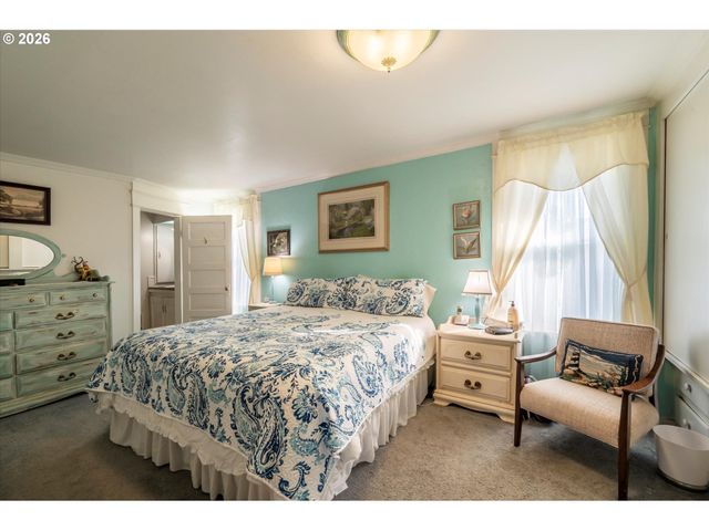 830 DIVISION St Se, Bandon, OR 97411