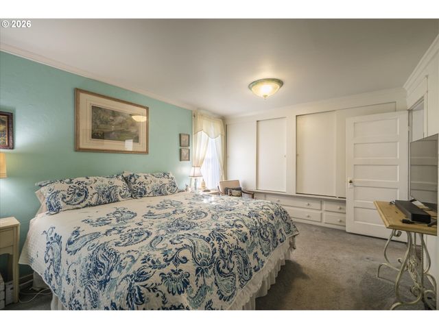 830 DIVISION St Se, Bandon, OR 97411