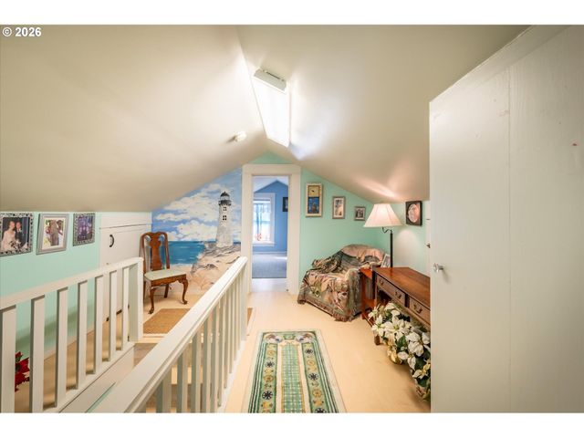 830 DIVISION St Se, Bandon, OR 97411