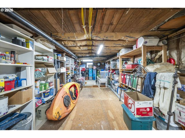 830 DIVISION St Se, Bandon, OR 97411