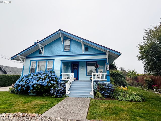 830 DIVISION St Se, Bandon, OR 97411