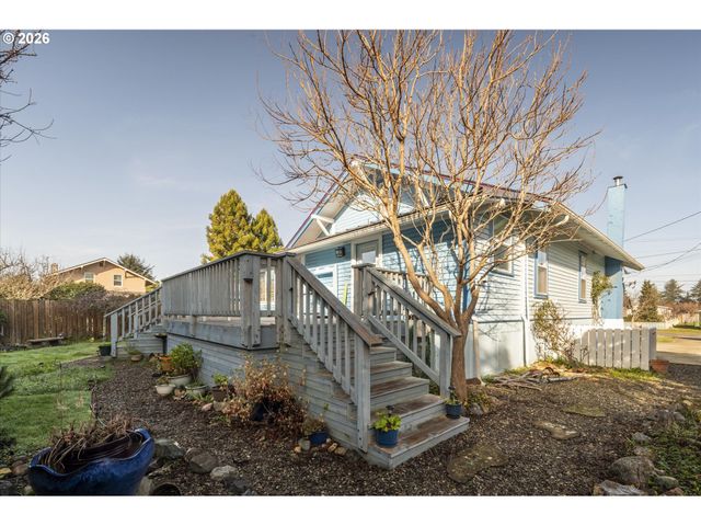 830 DIVISION St Se, Bandon, OR 97411