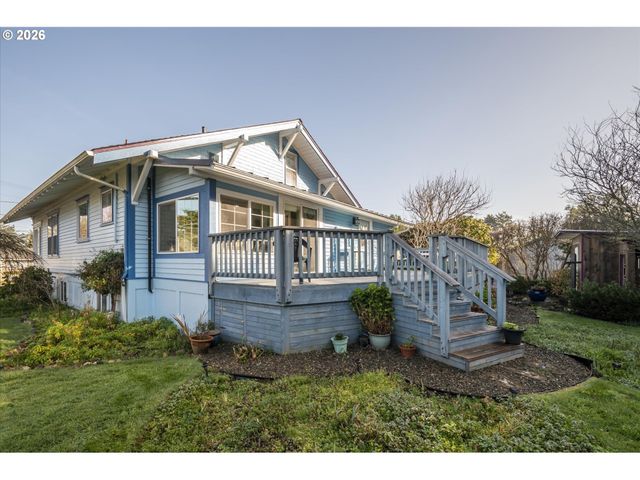 830 DIVISION St Se, Bandon, OR 97411