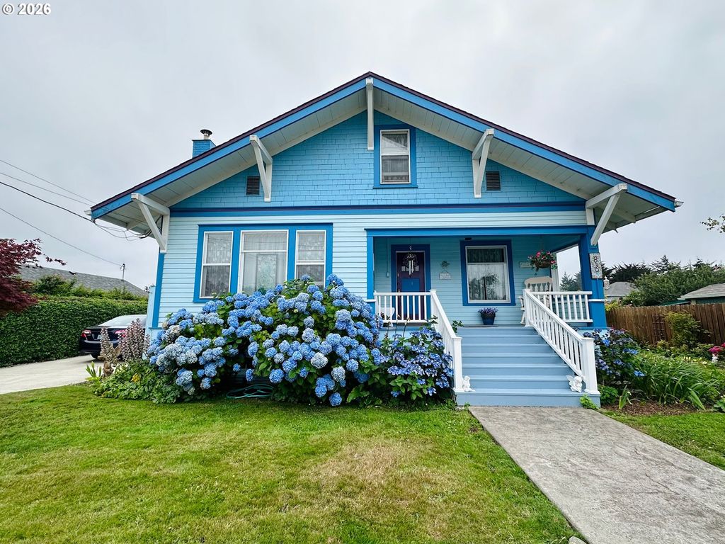 830 DIVISION St Se, Bandon, OR 97411