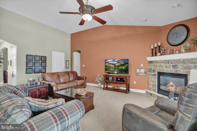 3 JAMES RD, Reinholds, PA 17569