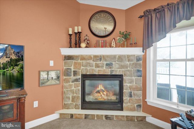 3 JAMES RD, Reinholds, PA 17569