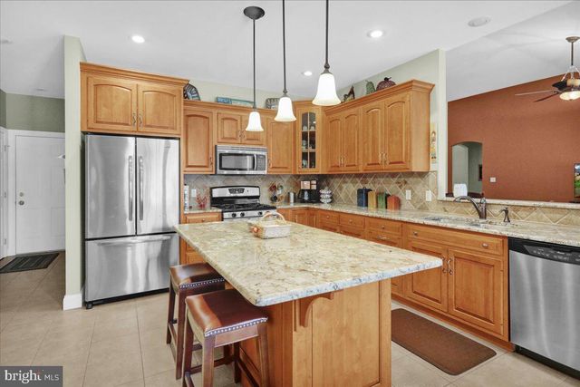 3 JAMES RD, Reinholds, PA 17569