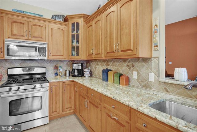 3 JAMES RD, Reinholds, PA 17569