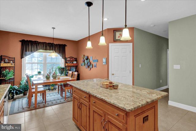 3 JAMES RD, Reinholds, PA 17569