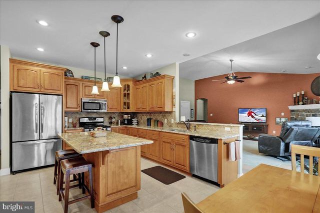 3 JAMES RD, Reinholds, PA 17569