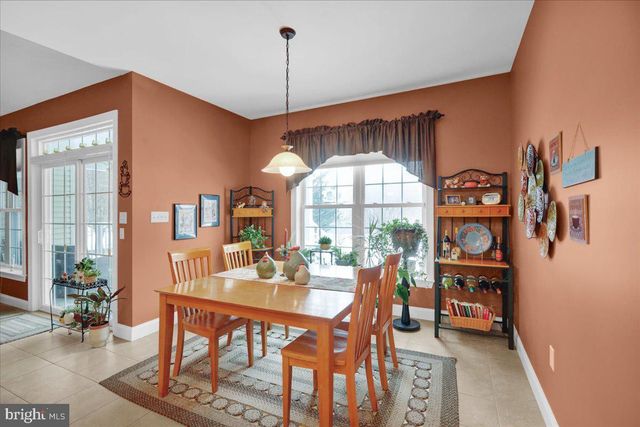 3 JAMES RD, Reinholds, PA 17569