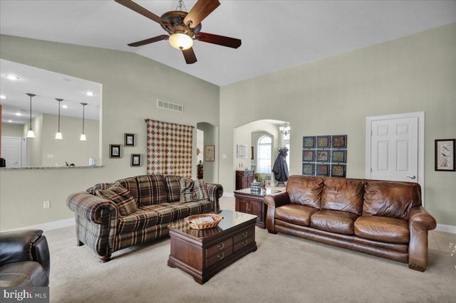 3 JAMES RD, Reinholds, PA 17569