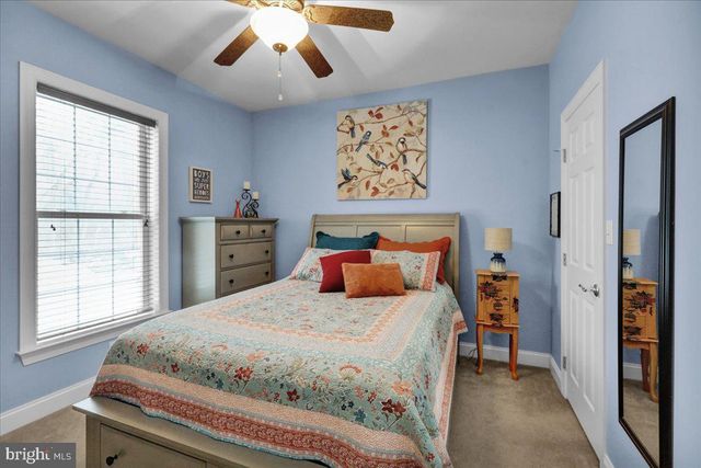 3 JAMES RD, Reinholds, PA 17569