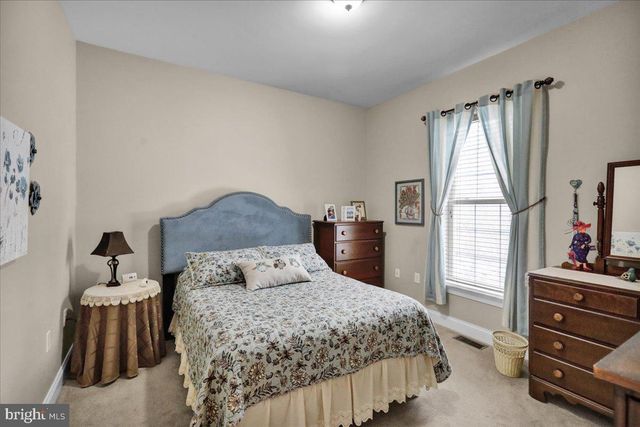 3 JAMES RD, Reinholds, PA 17569