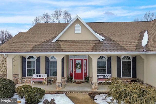 3 JAMES RD, Reinholds, PA 17569