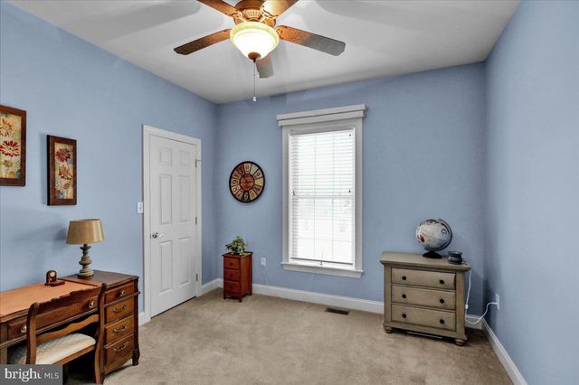 3 JAMES RD, Reinholds, PA 17569