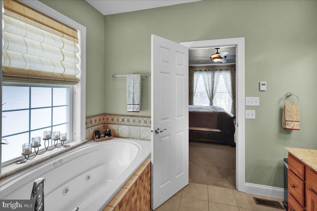 3 JAMES RD, Reinholds, PA 17569