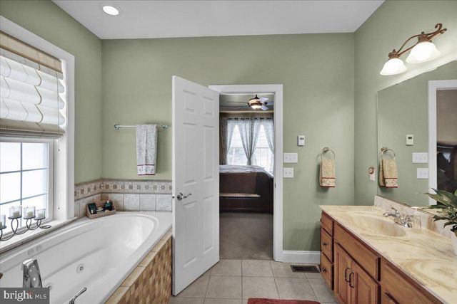 3 JAMES RD, Reinholds, PA 17569