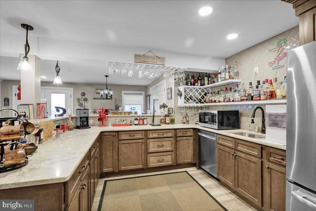 3 JAMES RD, Reinholds, PA 17569