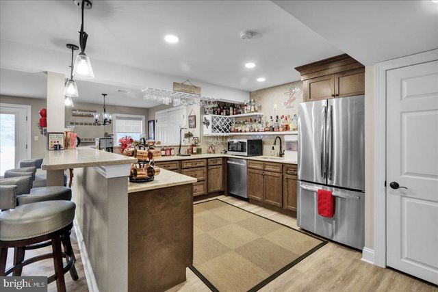 3 JAMES RD, Reinholds, PA 17569