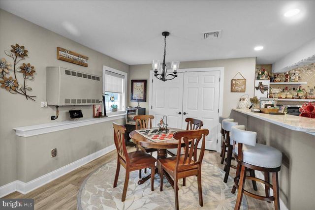 3 JAMES RD, Reinholds, PA 17569