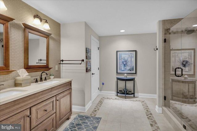 3 JAMES RD, Reinholds, PA 17569