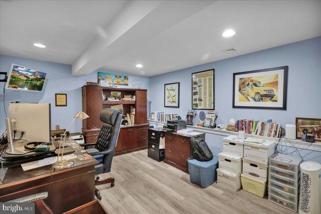 3 JAMES RD, Reinholds, PA 17569