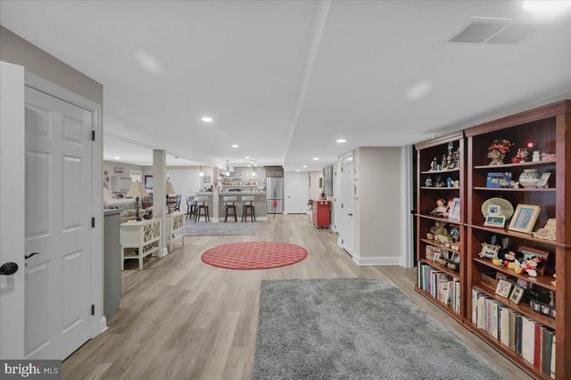 3 JAMES RD, Reinholds, PA 17569