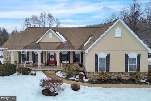 3 JAMES RD, Reinholds, PA 17569