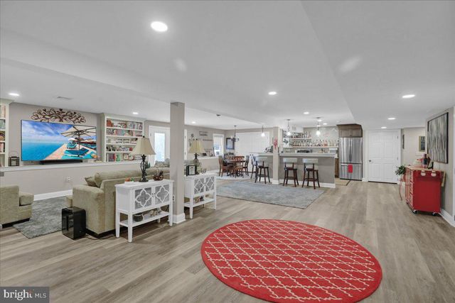 3 JAMES RD, Reinholds, PA 17569