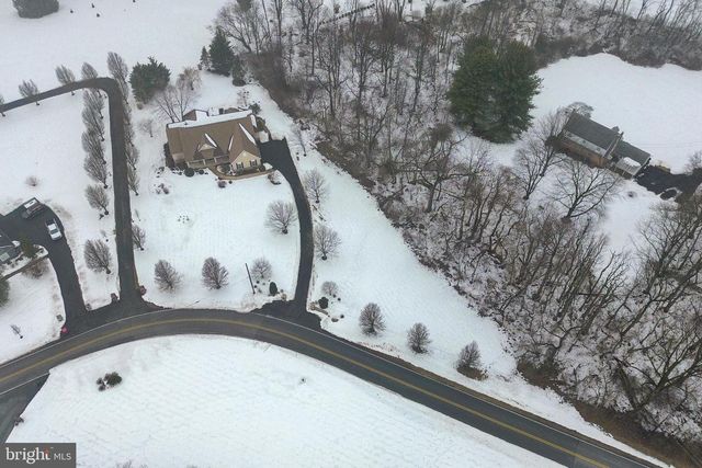 3 JAMES RD, Reinholds, PA 17569