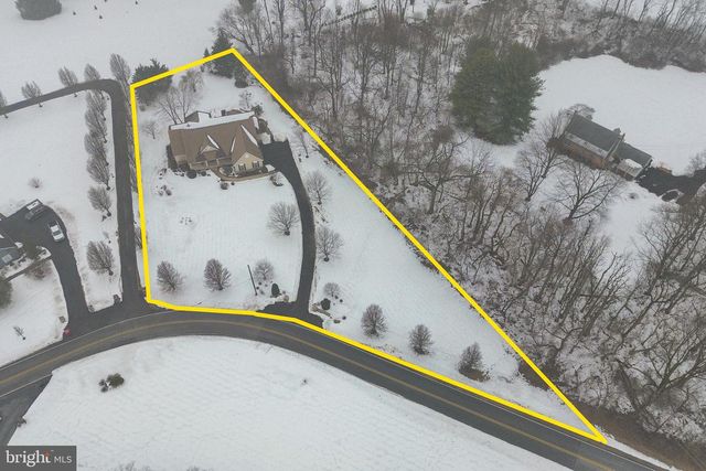 3 JAMES RD, Reinholds, PA 17569