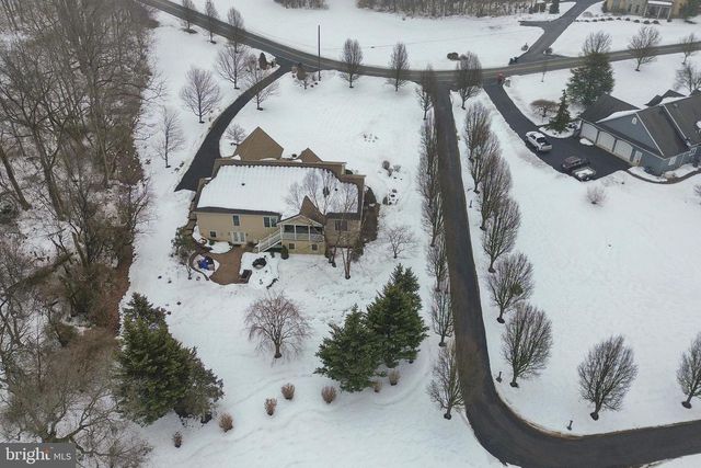 3 JAMES RD, Reinholds, PA 17569