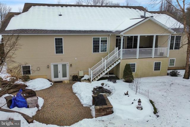 3 JAMES RD, Reinholds, PA 17569