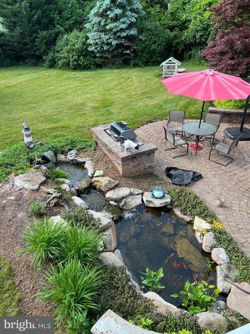 3 JAMES RD, Reinholds, PA 17569