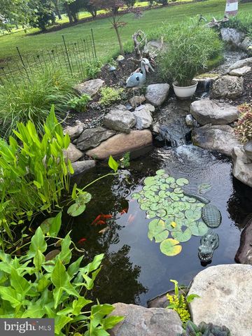 3 JAMES RD, Reinholds, PA 17569