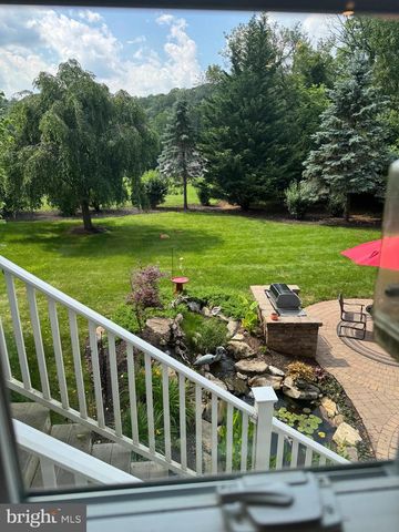 3 JAMES RD, Reinholds, PA 17569