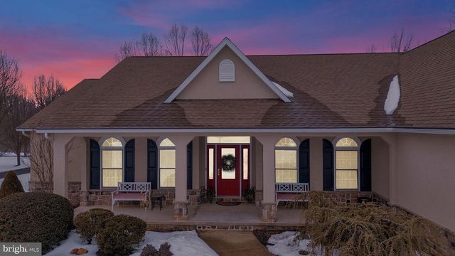 3 JAMES RD, Reinholds, PA 17569